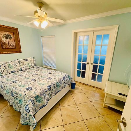 Gulf Coast Gem Private Condo - 2Bed, 1Bath, Sleeps 6, Across The Street From Beach & Gulf, Game Room, Pool Clearwater Beach Bagian luar foto
