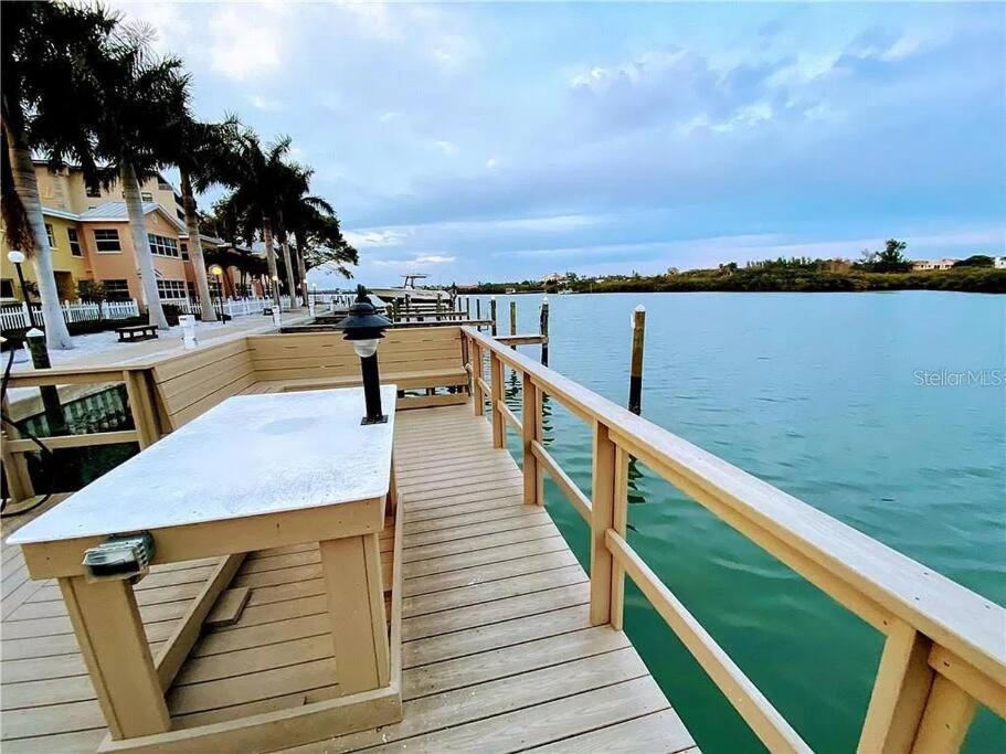 Gulf Coast Gem Private Condo - 2Bed, 1Bath, Sleeps 6, Across The Street From Beach & Gulf, Game Room, Pool Clearwater Beach Bagian luar foto