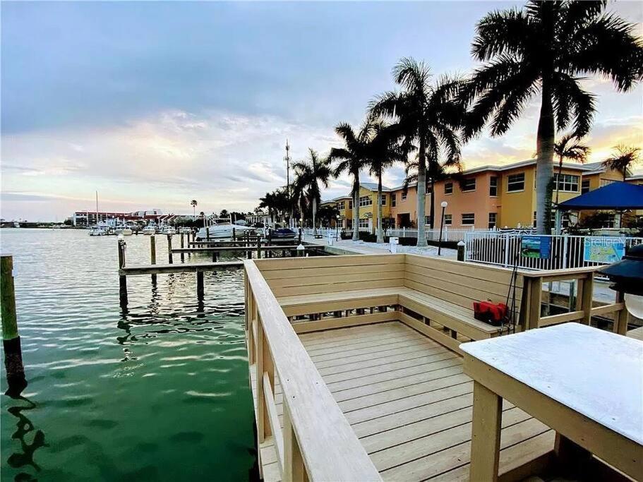 Gulf Coast Gem Private Condo - 2Bed, 1Bath, Sleeps 6, Across The Street From Beach & Gulf, Game Room, Pool Clearwater Beach Bagian luar foto