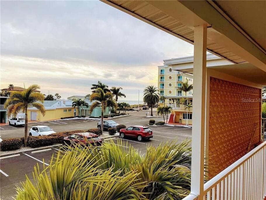 Gulf Coast Gem Private Condo - 2Bed, 1Bath, Sleeps 6, Across The Street From Beach & Gulf, Game Room, Pool Clearwater Beach Bagian luar foto