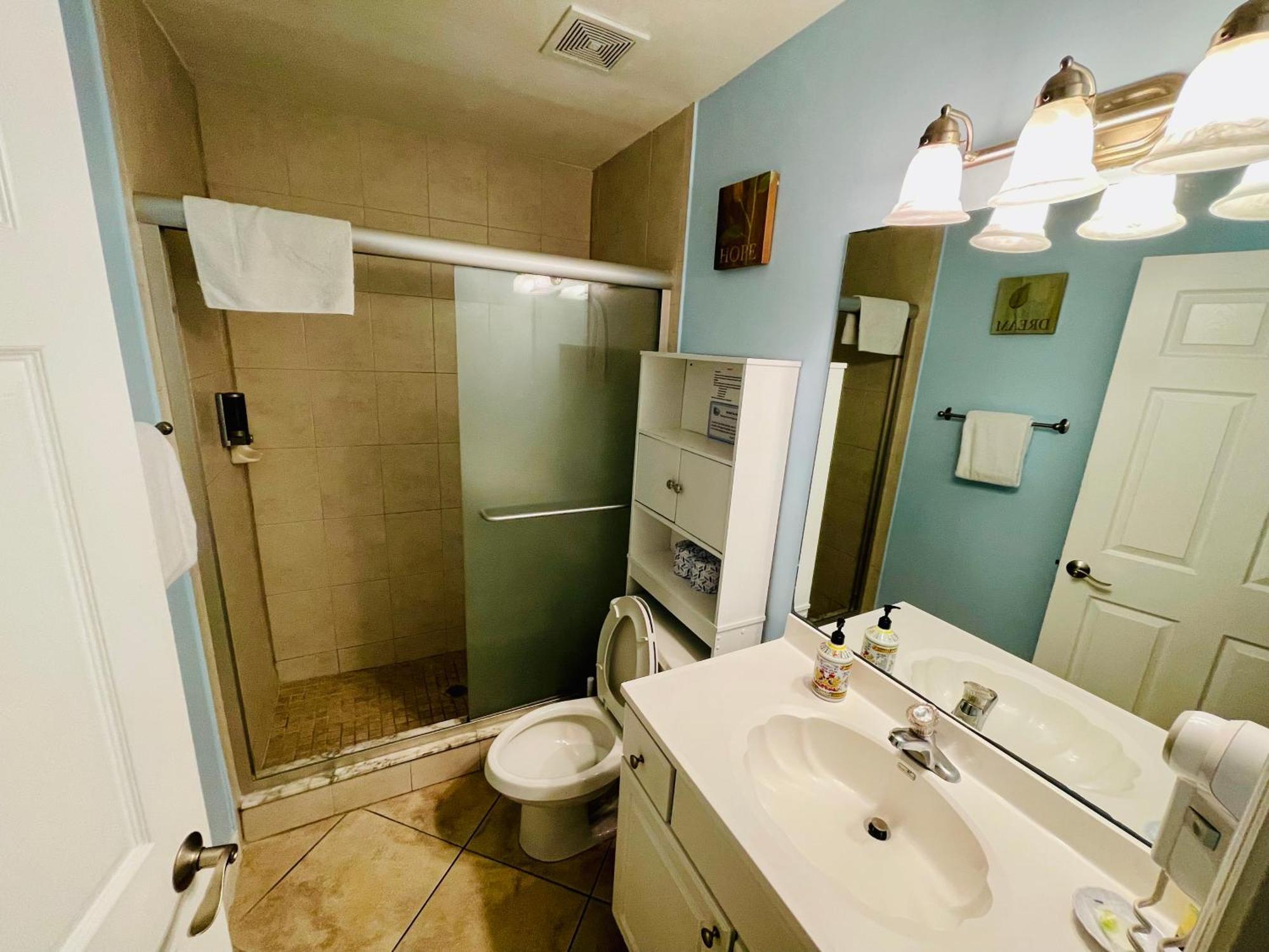 Gulf Coast Gem Private Condo - 2Bed, 1Bath, Sleeps 6, Across The Street From Beach & Gulf, Game Room, Pool Clearwater Beach Bagian luar foto