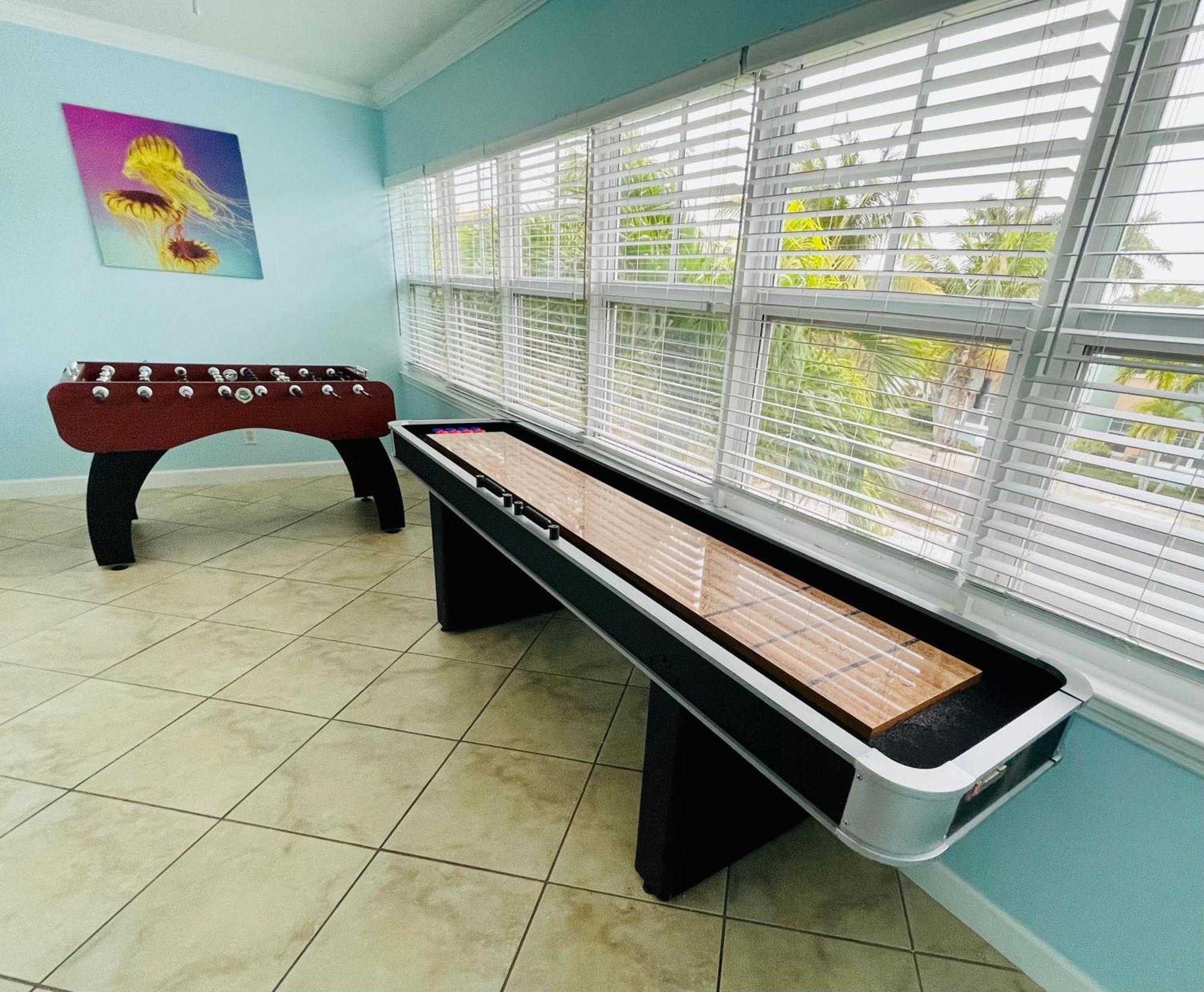 Gulf Coast Gem Private Condo - 2Bed, 1Bath, Sleeps 6, Across The Street From Beach & Gulf, Game Room, Pool Clearwater Beach Bagian luar foto